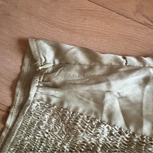 Light Green Long Sleeve Cropped Top with Tie Front - Picture 4 of 7